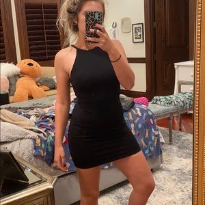 Super flattering little black dress!